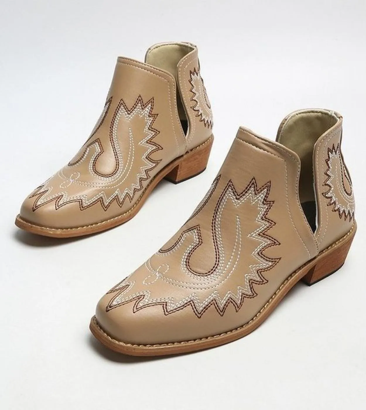 2022 Scarpe casual da donna autunno inverno Scarpe da cowboy occidentali Scarpe Chelsea Stivali da donna di grandi dimensioni Tu