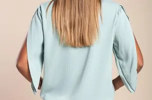 Blusa elegante ampia con scollo asimmetrico, menta