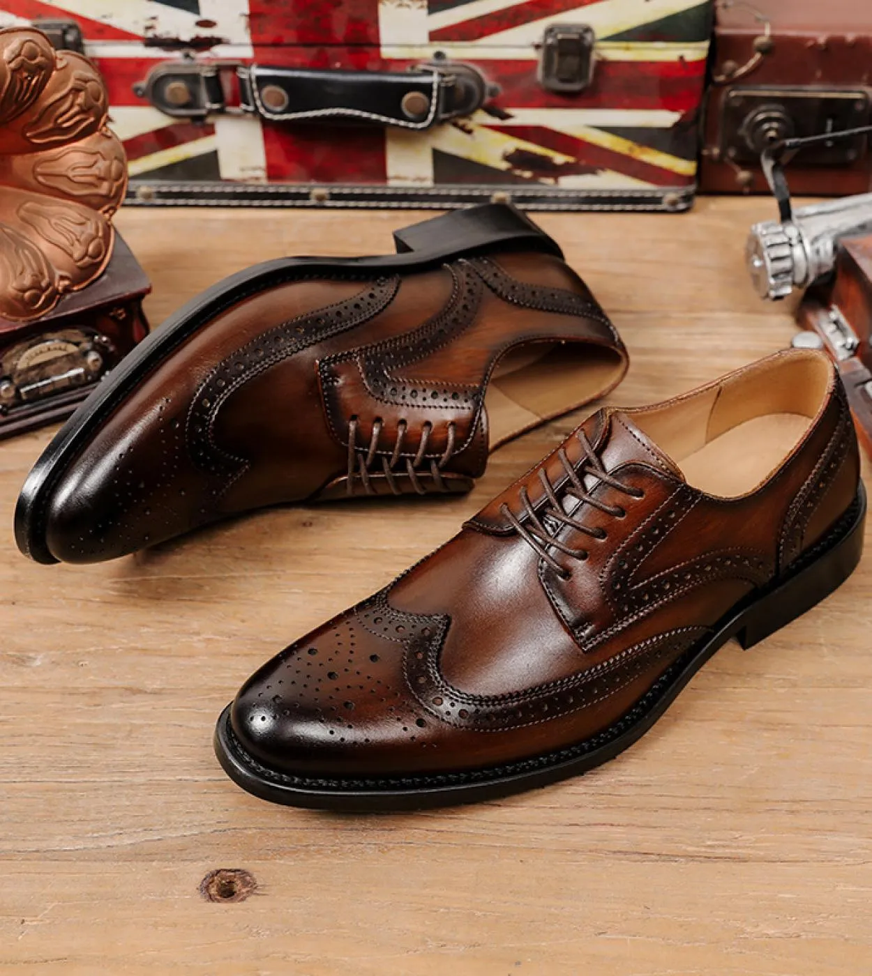 Scarpe formali da uomo piatte fatte a mano Qualità Vera pelle di mucca Scarpe da uomo in pelle brogue casual solide moda marrone