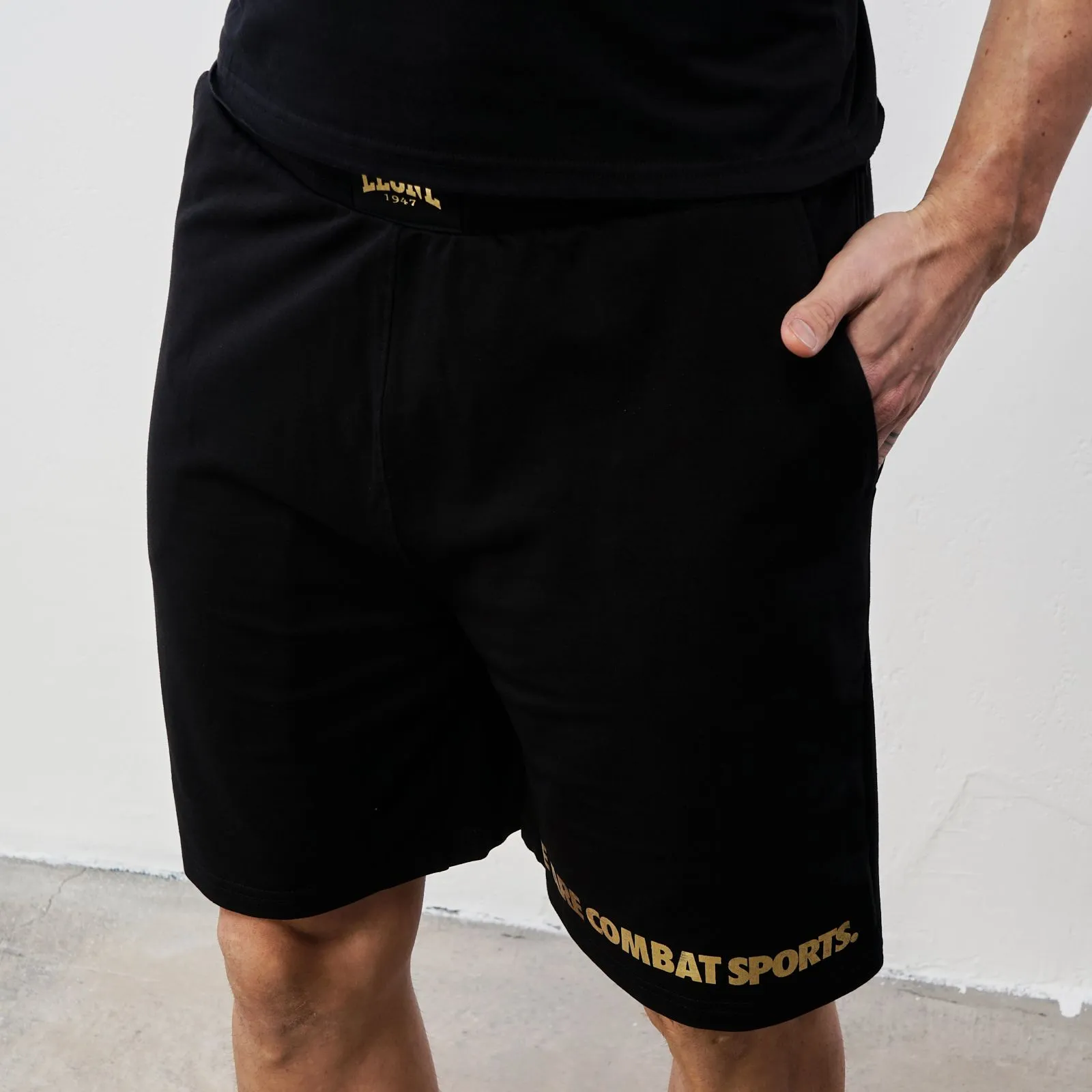 Shorts neri sportivi con logo